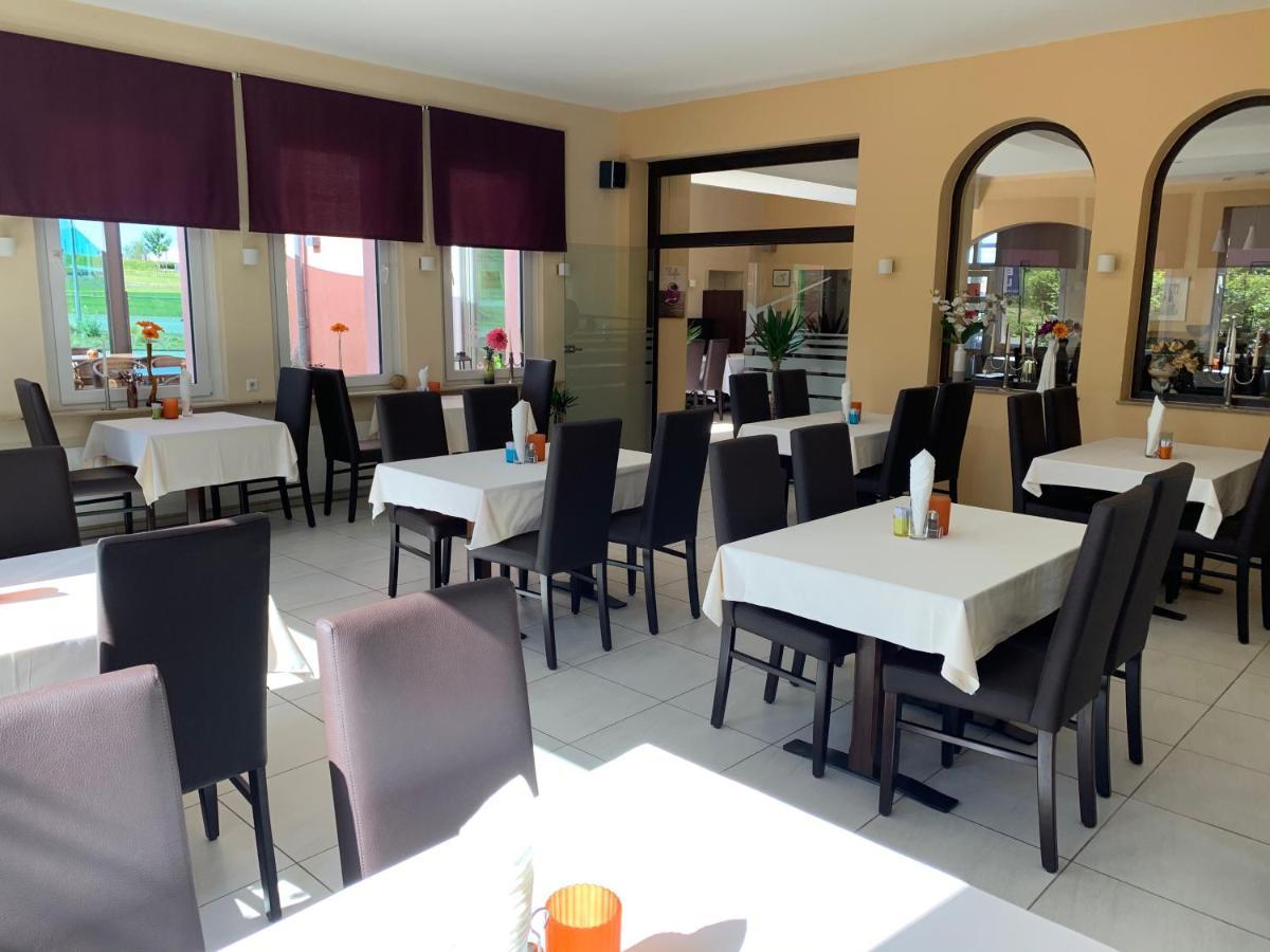 Am Flugplatz Hotel Restaurant Lautzenhausen Ngoại thất bức ảnh